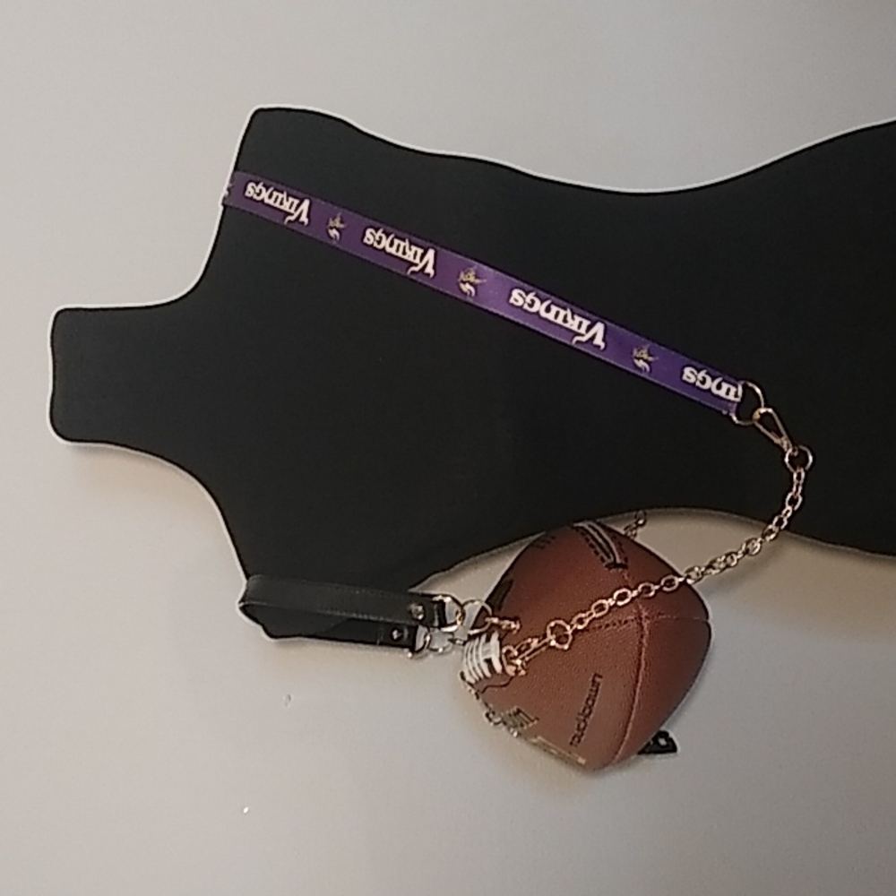 HANDMADE Football Purse (MINNESOTA VIKINGS) ๐ - Picture 5 of 17
